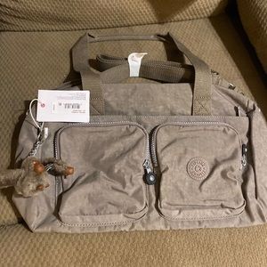 Beautiful Kipling purse new with tags! Retails for $104.00!